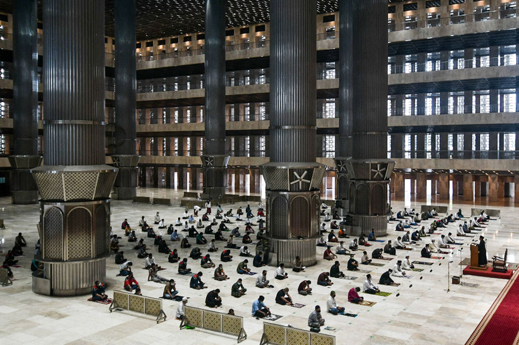 Masjid Istiqlal menggelar salat Jumat secara terbatas, Jumat, 8 Januari 2021. Salat Jumat belum dilaksanakan untuk umum karena masih tingginya angka covid-19 di DKI Jakarta.