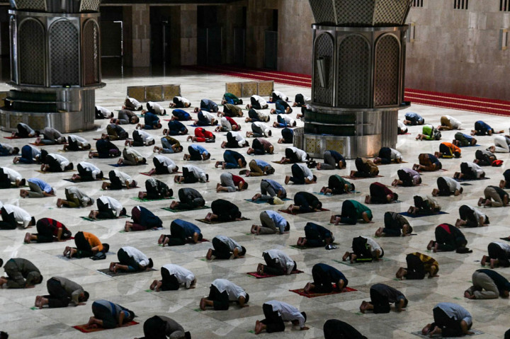 Salat Jumat kali ini merupakan yang pertama kali dilaksanakan usai Masjid Istiqlal diresmikan oleh Presiden Joko Widodo pascarenovasi.