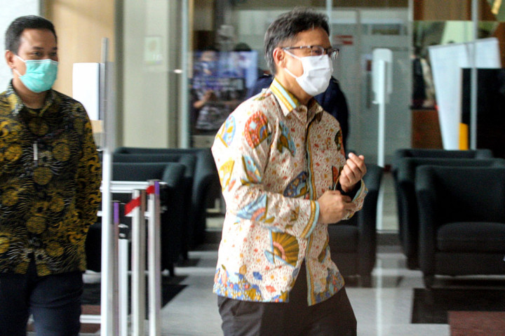 Menkes Budi Gunadi tiba terlebih dahulu di Gedung Merah Putih KPK, Jakarta sekitar pukul 13.50 WIB. Lima menit berselang Menteri BUMN Erick Thohir kemudian menyusul.