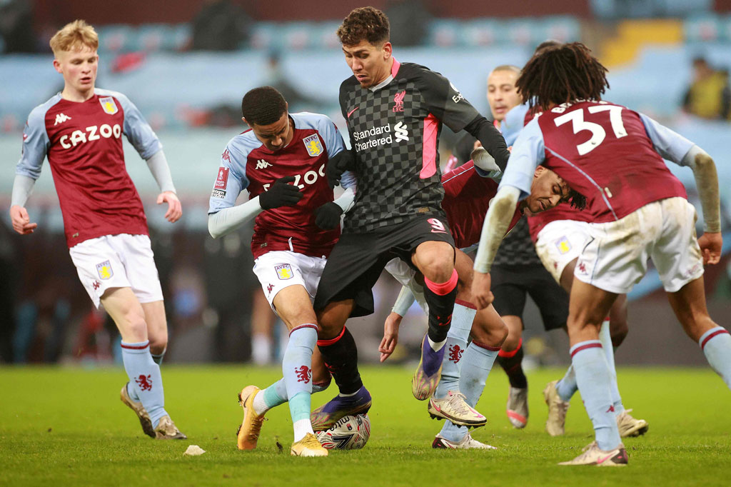 Liverpool terus menguasai bola dan beberapa kali menciptakan peluang emas untuk menambah perbendaharaan gol. Sayang mereka kesulitan menembus pertahanan tuan rumah yang tampil solid dan penampilan gemilang kiper Akos Onodi.