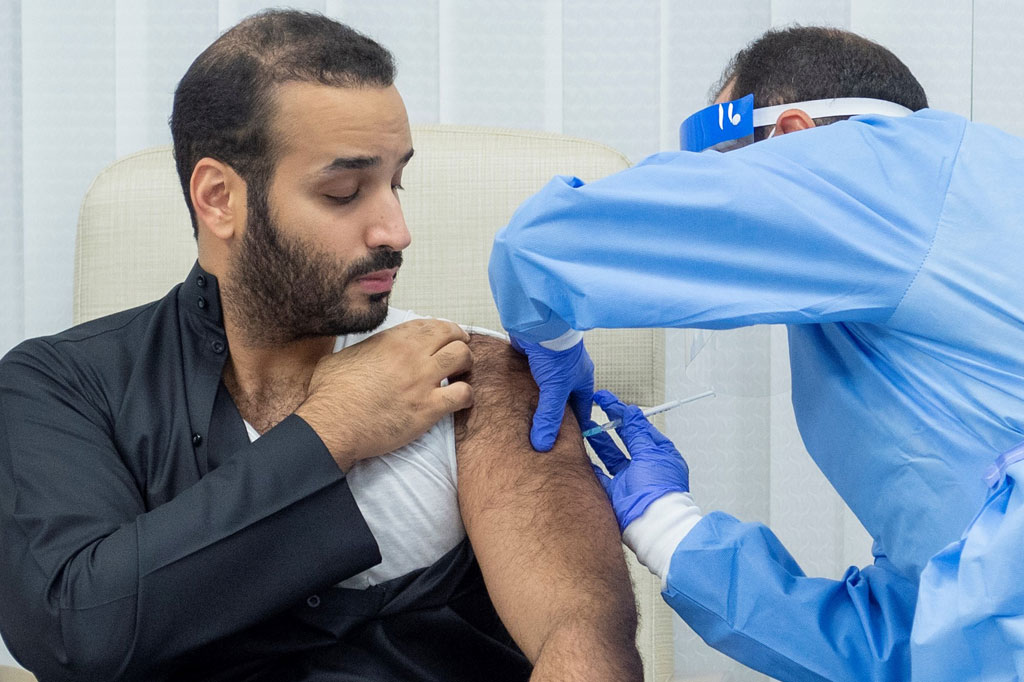 Sebelumnya, pada 25 Desember 2020 lalu, putra mahkota Mohammed bin Salman juga menerima vaksin covid-19. Sementara itu lebih dari satu juta penduduk telah mendaftar untuk divaksin, dengan lebih dari 100 ribu yang telah diinokulasi.