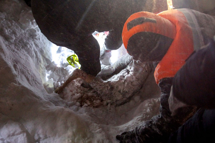 Sedikitnya tiga orang meninggal dunia setelah longsoran salju menyapu resor ski di luar Kota Norilsk, di Arktik, Jumat, 8 Januari 2021 malam waktu setempat.