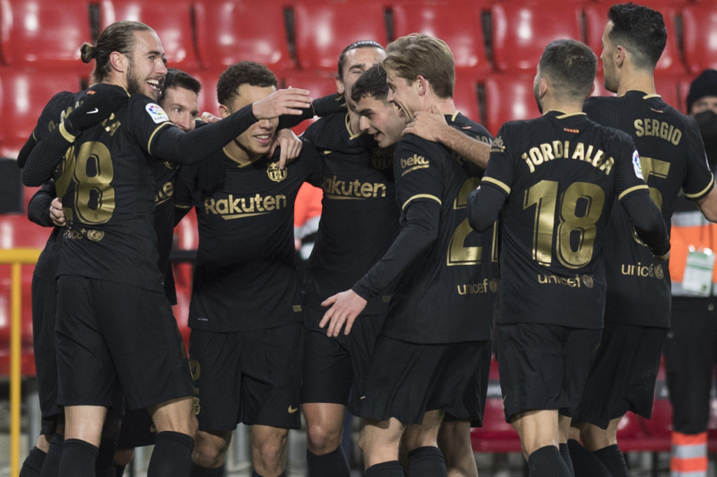 Messi cs terpaut dua poin dari Real Madrid, dan empat poin dari Atletico Madrid di posisi teratas yang masih memiliki tiga pertandingan di tangan. Sementara itu Granada bertengger di peringkat ketujuh dengan 24 poin dari 17 pertandingan