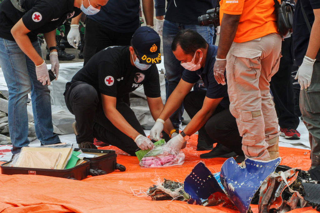 Tim DVI pun akan melakukan olah TKP terhadap barang bukti yang diterima dari Basarnas.