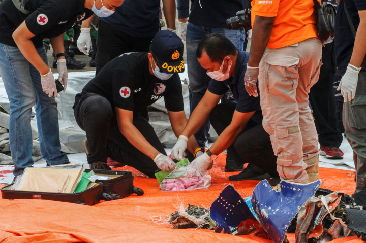 Tim DVI pun akan melakukan olah TKP terhadap barang bukti yang diterima dari Basarnas.