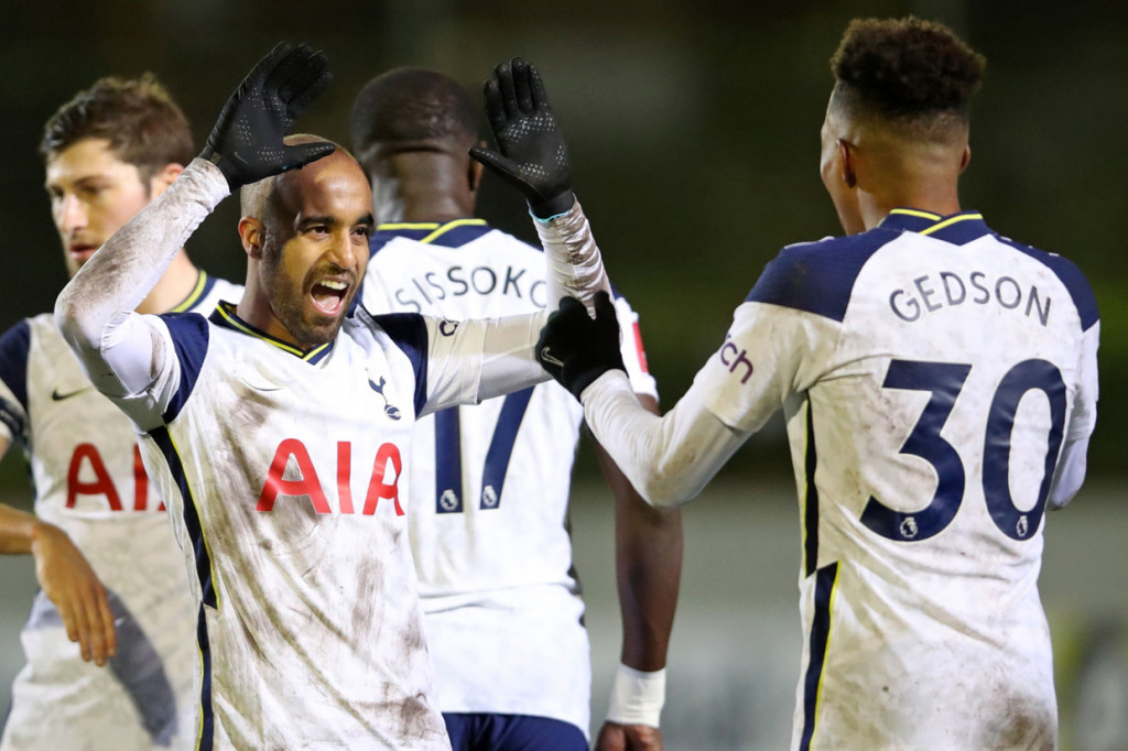 Pada menit ke-32, The Lilywhites mampu mencetak gol ketiga ke gawang Marine. Kali ini, Lucas Moura yang menempatkan namanya di papan skor setelah mencetak gol melalui tendangan bebas. AFP Photo/Clive Brunskill