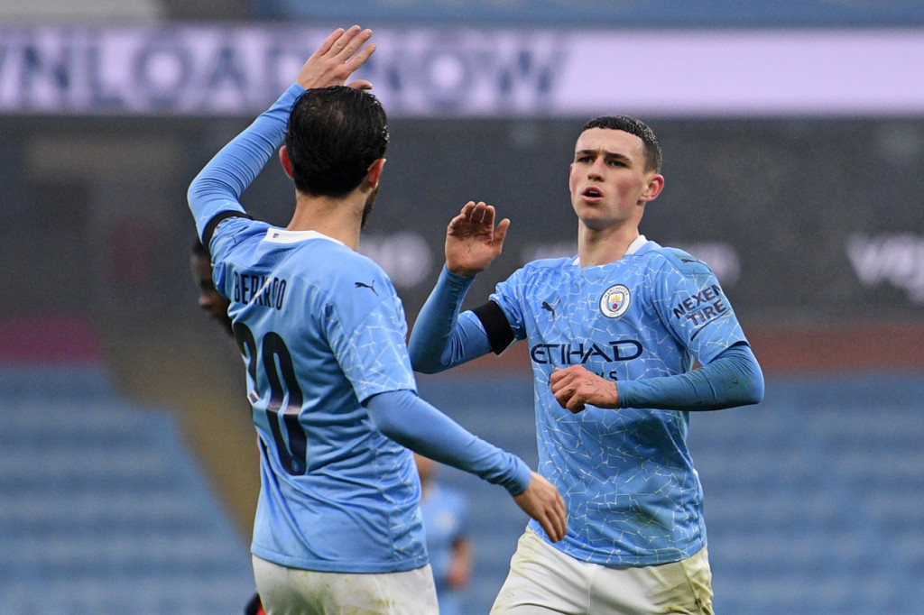 Lalu Phil Foden melengkapinya dengan satu gol di menit ke-33.