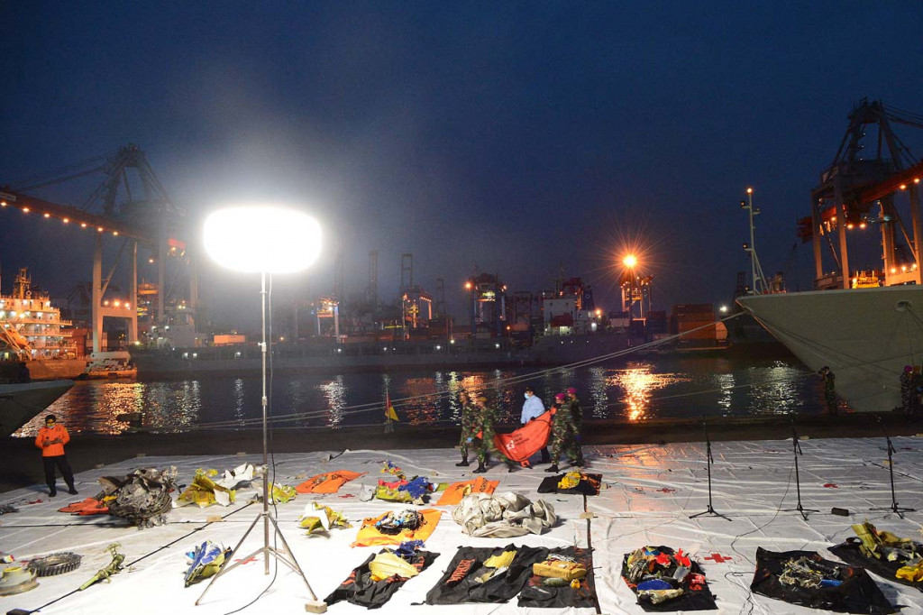 Operasi SAR masih terus dilakukan hingga saat ini. Bagian serpihan pesawat sudah mulai ditemukan, dan tim gabungan pun telah mendeteksi keberadaan black box pesawat di lokasi.