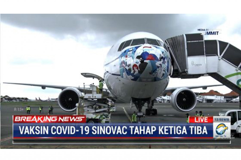 Vaksin tersebut dibawa menggunakan pesawat Garuda Indonesia.