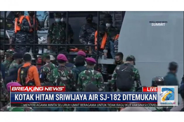 Black box diangkut menggunakan KRI Rigel ke Posko JICT, Tanjung Priok.