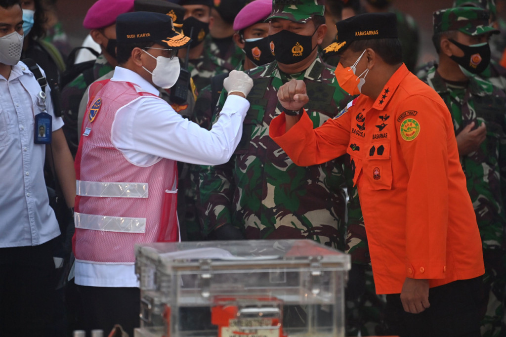 Menteri Perhubungan Budi Karya Sumadi turut hadir dalam konferensi pers terkait penemuan Flight data recorder (FDR) black box Sriwijaya Air SJ-182.