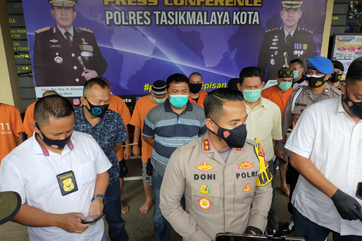 Kapolresta Tasik, AKBP Doni Hermawan menuturkan, pengungkapan kasus Zey ini termasuk dari beberapa kasus yang diungkap Satnarkoba dalam waktu 2 Minggu ini, dari total 6 kasus penyalahgunaan narkoba.
