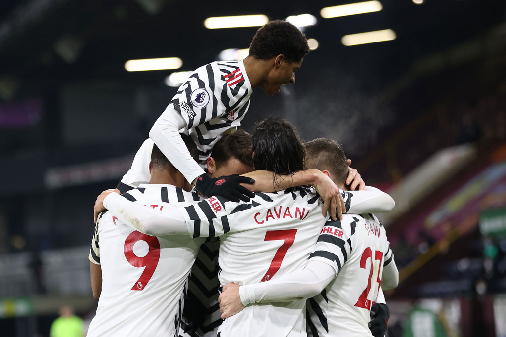 Manchester United naik ke puncak klasemen sementara Liga Inggris seusai mengalahkan Burnley 1-0 dalam laga tunda pekan pertama di Stadion Turf Moor, Burnley, Inggris, Rabu, 13 Desember 2021 dini hari WIB.