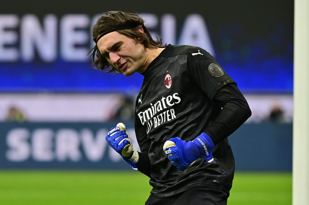 Sementara Ciprian Tatarusanu dipercaya mengawal gawang Milan menggantikan Gianluigi Donnarumma, sementara bek Mateo Musacchio bermain untuk pertama kalinya dalam hampir setahun.