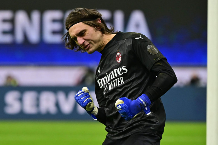Sementara Ciprian Tatarusanu dipercaya mengawal gawang Milan menggantikan Gianluigi Donnarumma, sementara bek Mateo Musacchio bermain untuk pertama kalinya dalam hampir setahun.