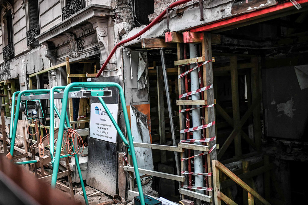 Pihak berwenang Prancis mengatakan dua petugas pemadam kebakaran tewas dan 47 orang terluka dalam ledakan dahsyat dan kebakaran di sebuah toko roti di Prancis, Selasa, 12 Januari 2021. Ledakan diduga akibat kebocoran gas.