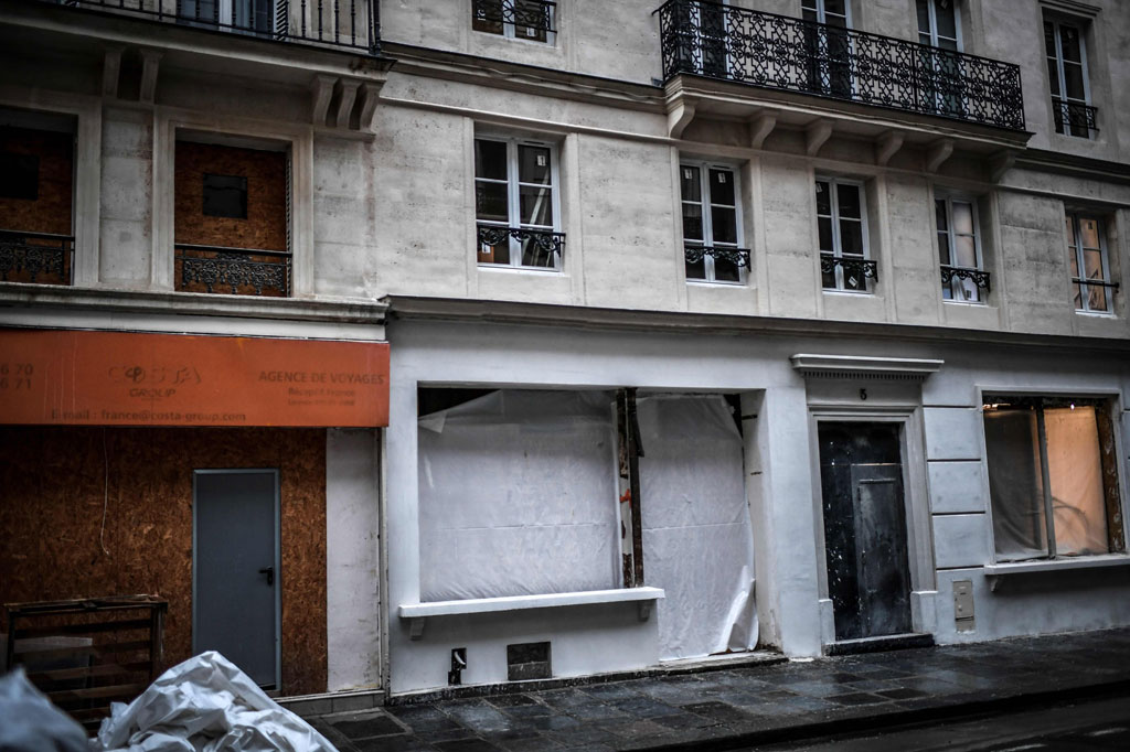 Menteri Dalam Negeri Christophe Castaner mengatakan kepada wartawan di tempat kejadian sayangnya korban jiwa sangat serius. Dia memberi penghormatan atas keberanian para petugas yang menyelamatkan nyawa seorang petugas pemadam kebakaran yang terkubur di bawah reruntuhan selama dua setengah jam.