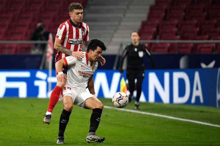 Empat menit berselang, Sevilla punya peluang bagus untuk menyamakan kedudukan. Sayang bola muntah tembakan Youssef En-Nesyri gagal diselesaikan Marcos Acuna ke gawang Atletico yang sudah tak bertuan karena ditinggalkan Jan Oblak.
