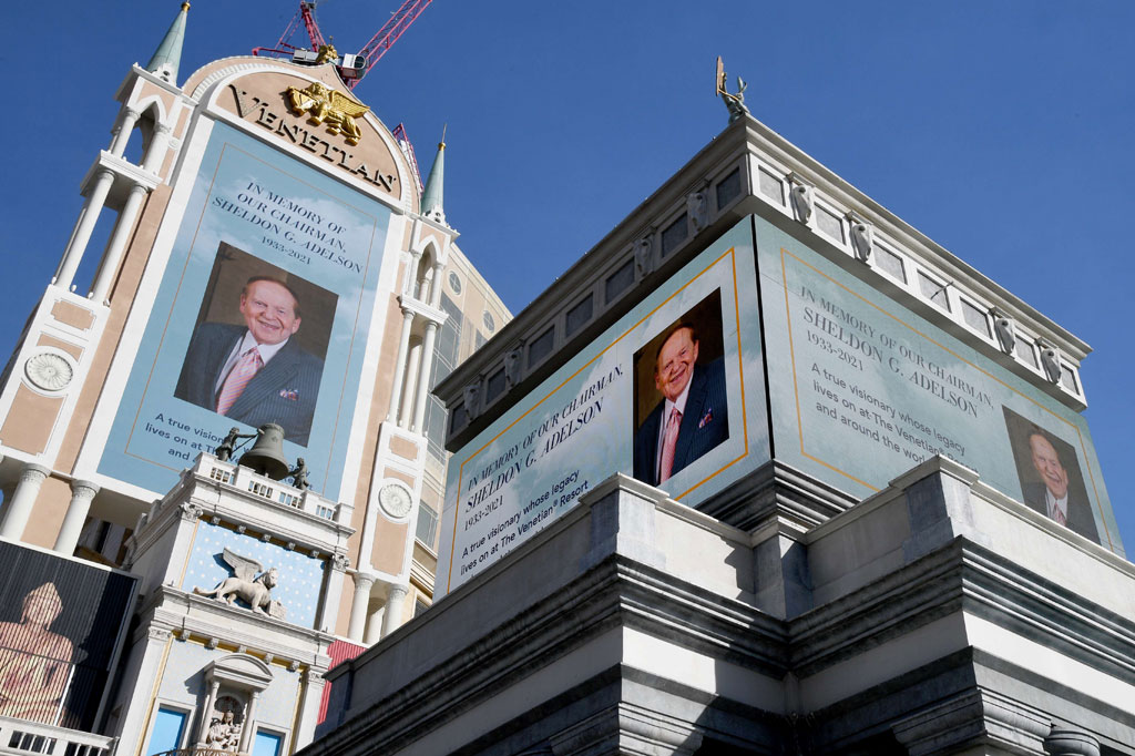 Putra seorang sopir taksi Boston, Adelson membawa prestasi baru ke industri perjudian di seluruh dunia. Dia juga dikenal karena pembelaannya yang tak kenal lelah untuk Israel dan gerakan sayap kanan, serta karena penentangannya yang berapi-api terhadap perjuangan Palestina.