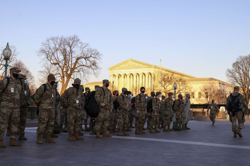 Senator AS Chris Murphy mendesak Pentagon (Departemen Pertahanan) untuk mengambil tindakan lebih banyak.