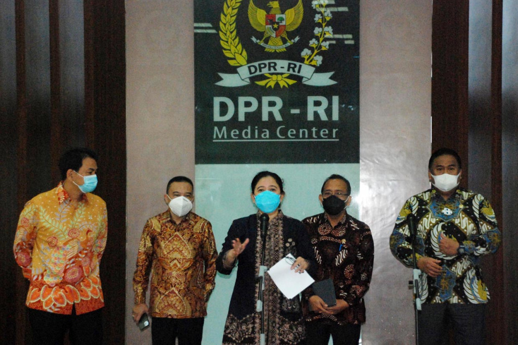 Presiden Joko Widodo telah resmi mengajukan nama Komjen Pol Listyo Sigit Prabowo sebagai calon tunggal Kapolri ke DPR.