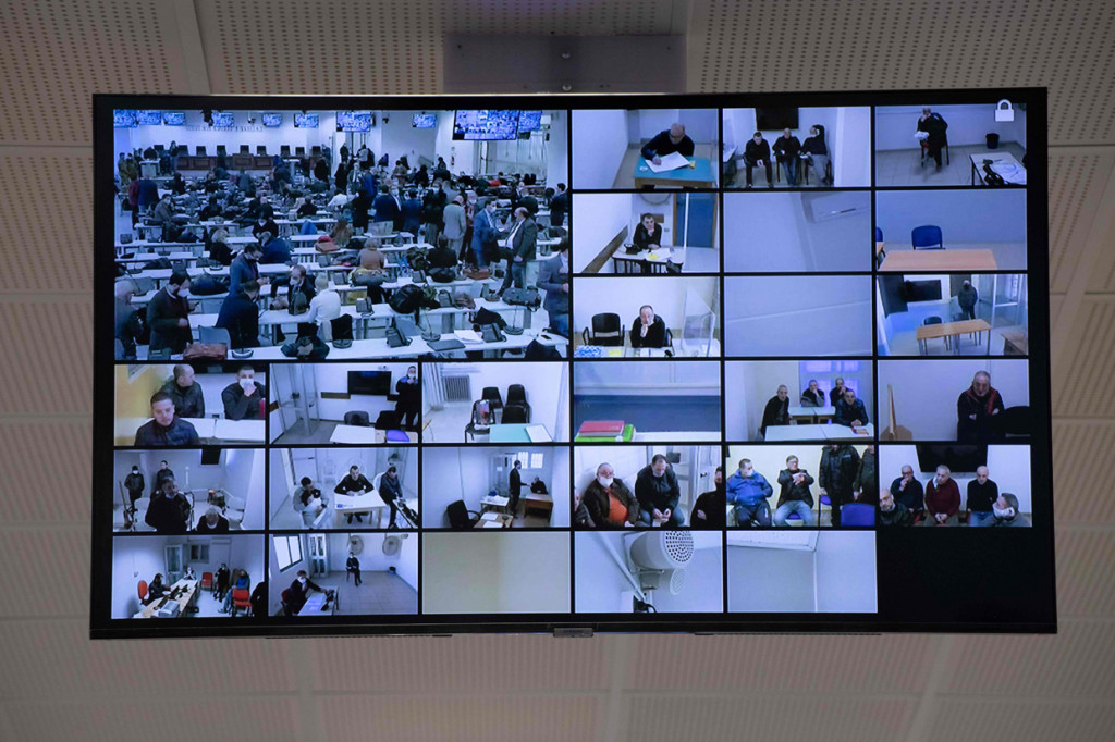 Lebih dari 900 orang akan menjadi saksi dalam persidangan atas 335 anggota mafia Calabria, yang diduga memiliki omset tahunan senilai 40 hingga 50 miliar euro setiap tahun dari operasi kejahatan mereka. AFP Photo/Gianluca Chininea
