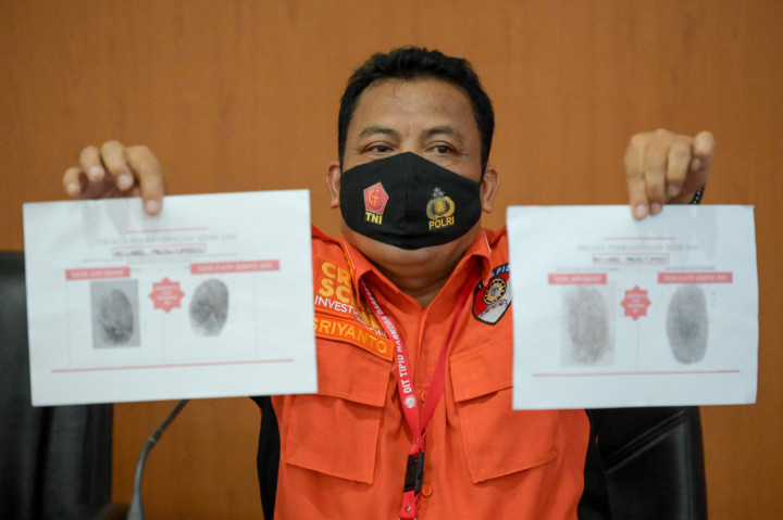 Tim Disaster Victim Identification (DVI) RS Polri kembali mengidentifikasi dua korban pesawat Sriwijaya Air SJ 182 yang jatuh di perairan Kepulauan Seribu, Jakarta.
