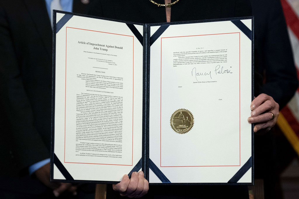 Di DPR, satu-satunya pertanyaan adalah berapa banyak anggota Partai Republik yang akan bergabung dengan mayoritas Demokrat dalam suara 232-197. Pada penghitungan akhir, 10 politikus Republik sepakat membelot.