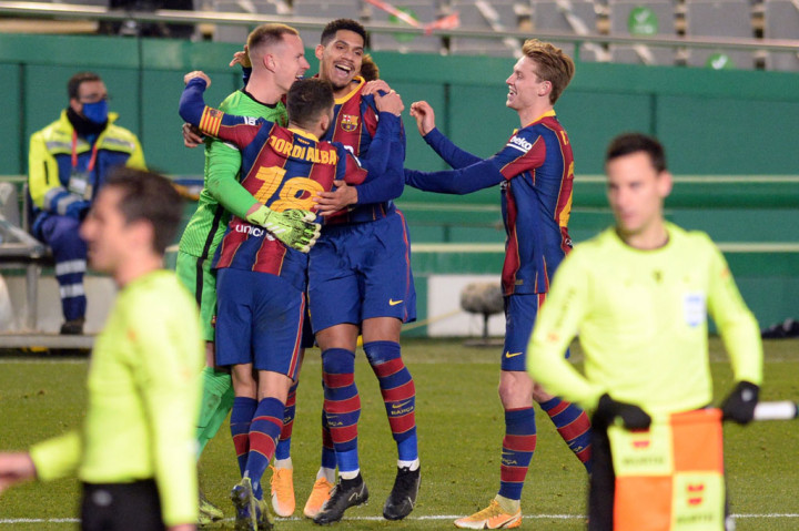 Di babak adu penalti, ter Stegen berhasil menggagalkan dua tendangan pertama Sociedad lewat Jon Bautista dan Oyarzabal. Sementara tembakan Willian Jose membentur tiang gawang.