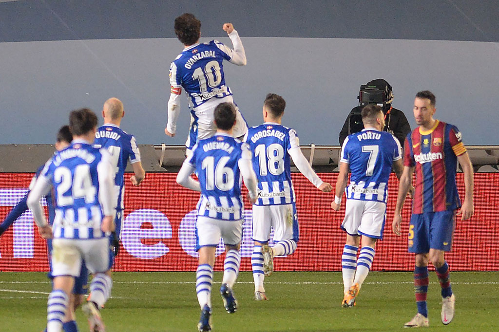 Lima menit babak kedua berjalan Sociedad mendapat hadiah penalti setelah De Jong menyentuh bola di kotak terlarang. Eksekusi penalti dilakukan dengan sempurna oleh Mikel Oyarzabal untuk membawa timnya menyamakan kedudukan. Pertandingan harus dituntaskan lewat babak adu penalti setelah kedua tim bermain imbang 1-1 hingga perpanjangan waktu. 