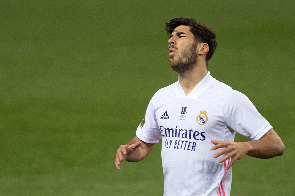 Pada menit ke-58 Real Madrid yang menebar ancaman tetapi tembakan Marcos Asensio masih melambung di atas mistar gawang.