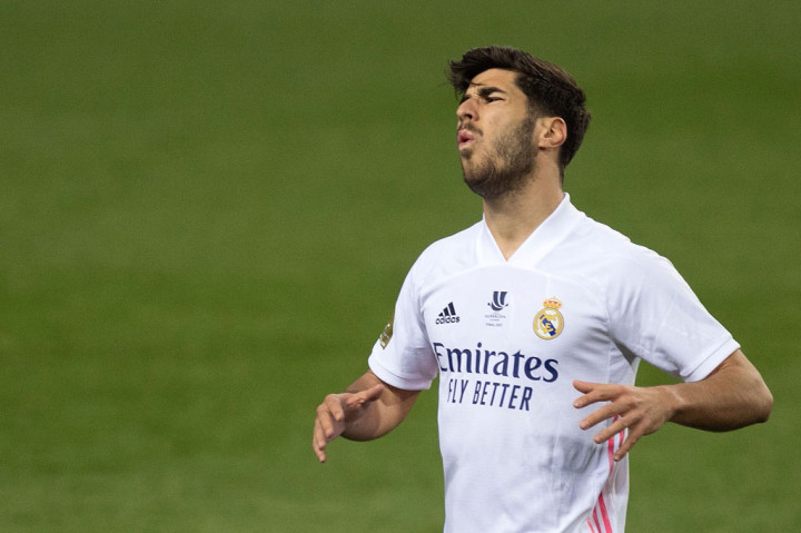 Pada menit ke-58 Real Madrid yang menebar ancaman tetapi tembakan Marcos Asensio masih melambung di atas mistar gawang.