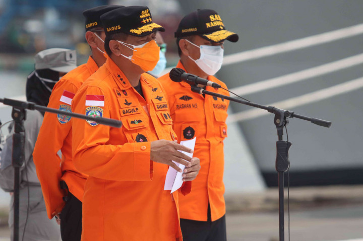 Kepala Badan Nasional Pencarian dan Pertolongan (Basarnas) Marsekal Madya Bagus Puruhito mengumumkan perpanjangan pencarian pesawat Sriwijaya Air SJ-182 hingga tiga hari ke depan.