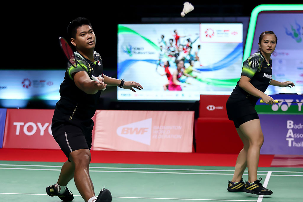 Sebelumnya, ganda campuran Indonesia Praveen Jordan/Melati Daeva Oktavianti juga sukses mencapai babak final Yonex Thailand Open 2021 setelah menyingkirkan pasangan Prancis Thom Gicquel/Delphine Delrue. Dalam pertandingan semifinal Praveen/Melati menang dua set langsung dengan skor 21-16, 23-21.