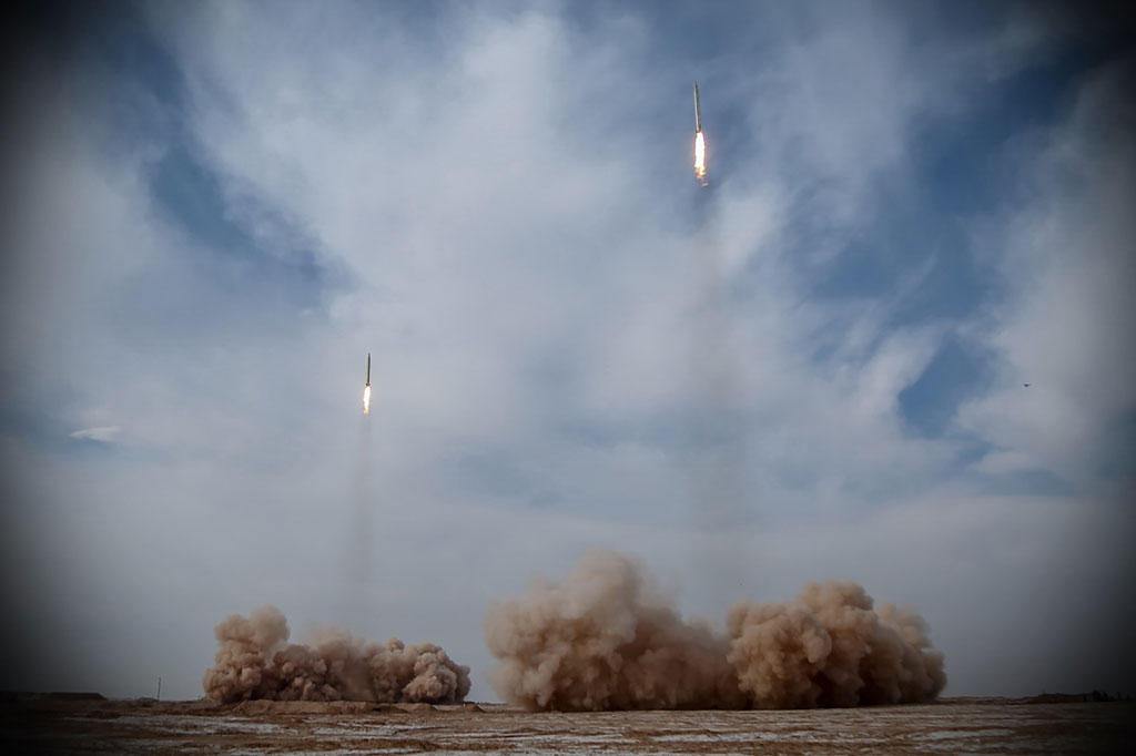 Menurut situs Sepahnews, rudal dari 'berbagai kelas' tersebut mengincar 'kapal perang musuh' dan 'menghancurkannya' dari jarak 1.800 kilometer. 