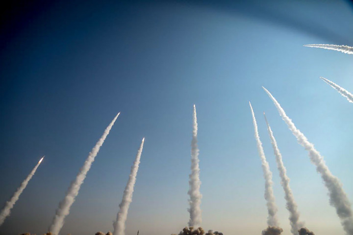 Latihan selama dua hari itu juga menampilkan serangan pesawat tak berawak pada sistem pertahanan rudal, diikuti dengan rentetan rudal balistik permukaan-ke-permukaan generasi baru.