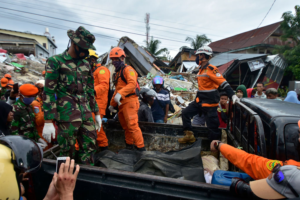 Selain korban jiwa, gempa bumi dengan magnitudo 6,2 tersebut mengakibatkan 826 jiwa mengalami luka-luka yang terdiri dari Majene sebanyak 637 jiwa dan Mamuju sebanyak 189 jiwa.