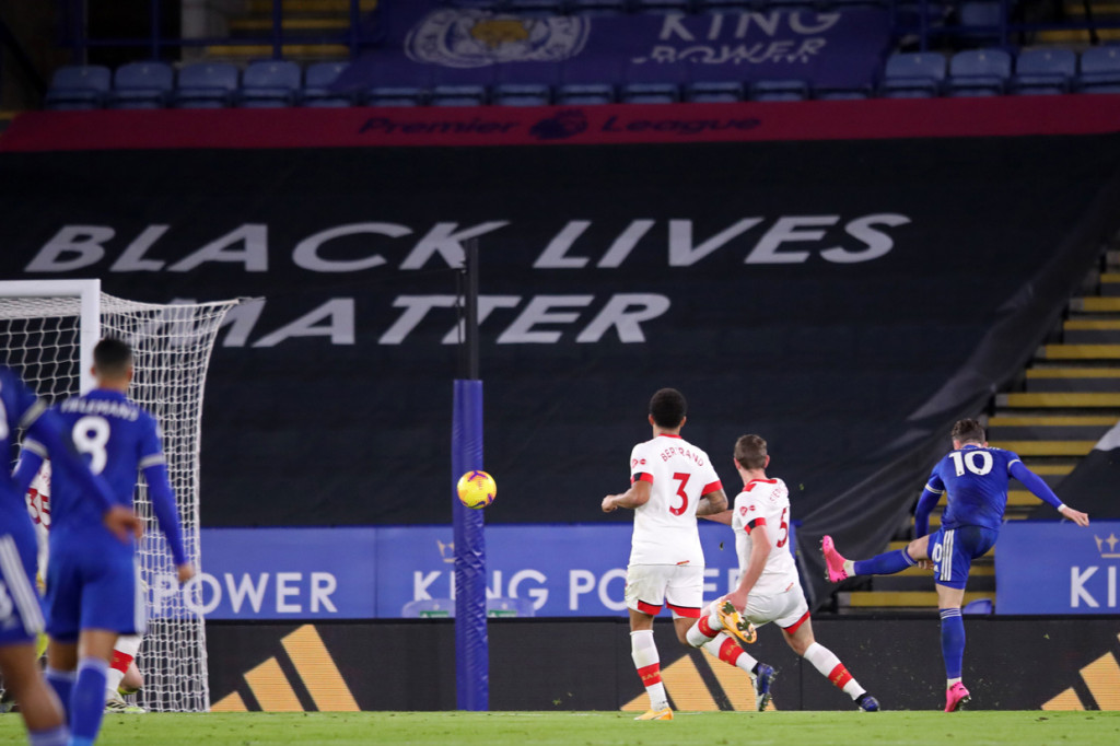 Gol pembuka keunggulan bagi Leicester dicetak oleh gelandang asal Inggris, James Maddison, pada menit ke-37. AFP Photo/Alex Pantling