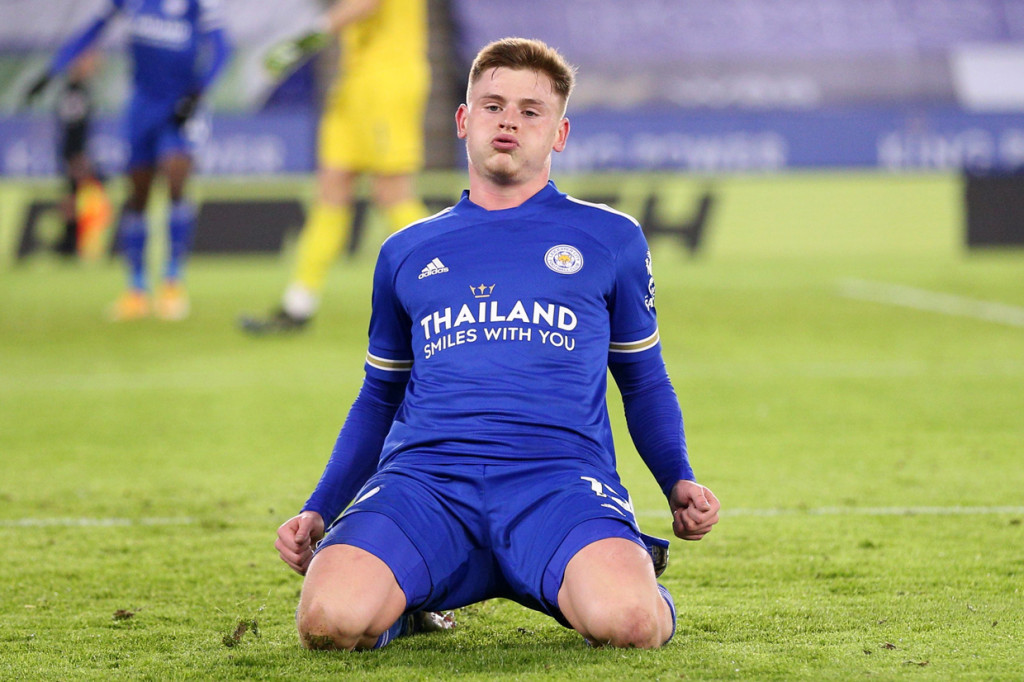 Selanjutnya, gol kedua Leicester tercipta melalui aksi Harvey Barnes kala laga memasuki injury time, tepatnya menit ke-90+5. AFP Photo/Alex Pantling