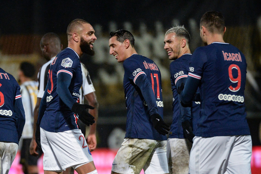 Hasil Liga Perancis tersebut membuat Les Parisiens naik ke puncak klasemen dengan nilai 42 dari 20 pertandingan, unggul dua angka atas Olympique Lyon yang baru memainkan 19 laga. AFP Photo