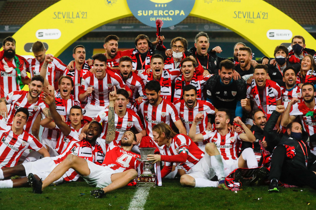 Ini menjadi trofi ketiga Bilbao di ajang Piala Super Spanyol. AFP Photo/Pablo Garcia