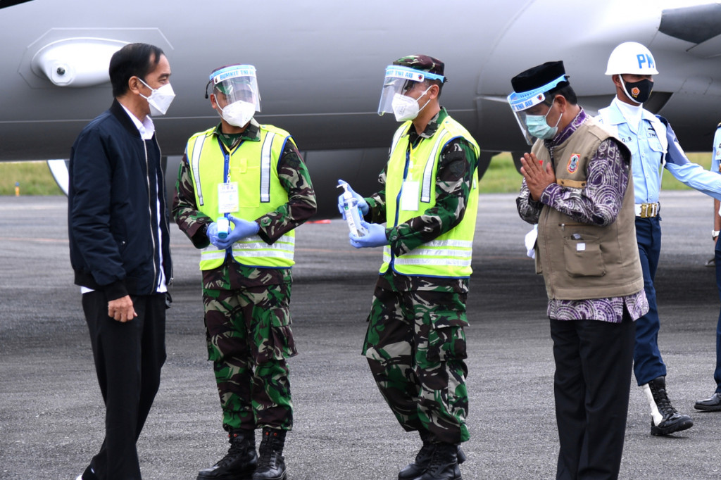 Presiden Joko Widodo pada Senin, 18 Januari 2021, bertolak menuju Provinsi Kalimantan Selatan dalam rangka kunjungan kerja. 
