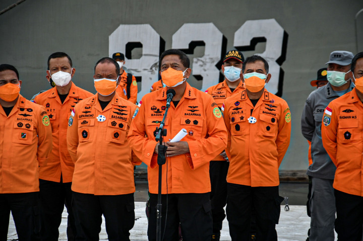 Hal tersebut diungkapkan Kepala Basarnas Marsdya TNI (Purn) Bagus Puruhito saat konferensi pers di Pelabuhan JICT II, Tanjung Priok, Jakarta Utara, Senin, 18 Januari 2021.