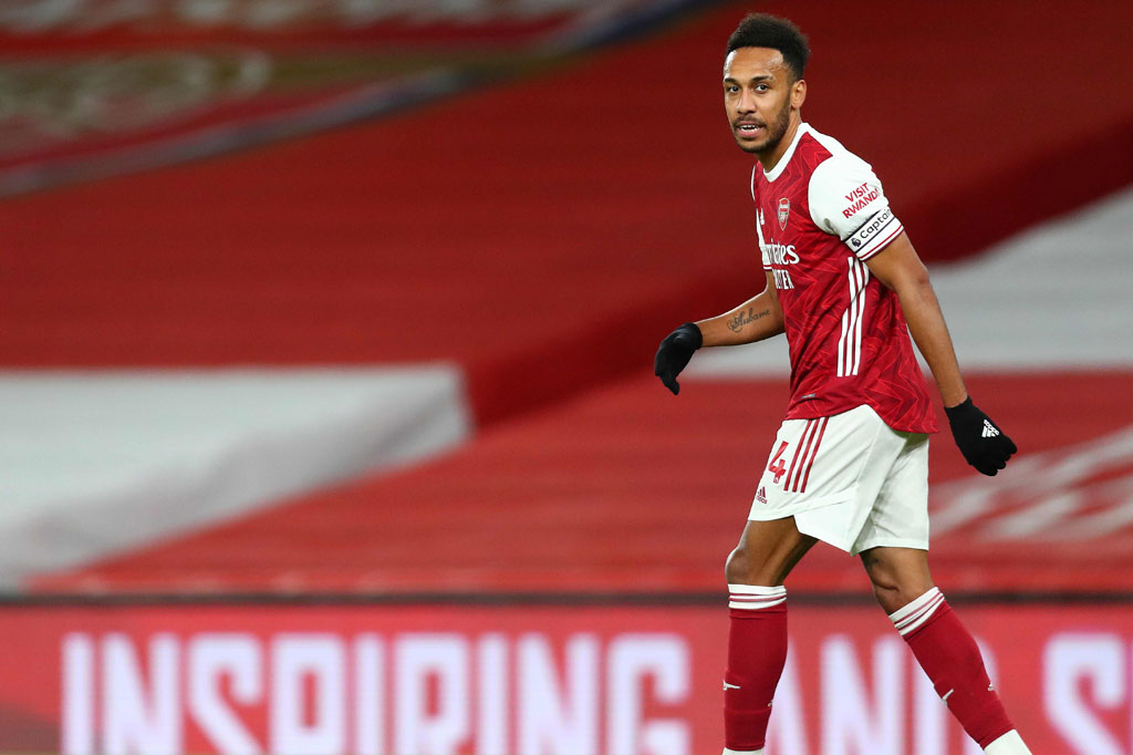 Bertindak sebagai tuan rumah, Arsenal mengambil inisiatif serangan sejak awal laga. Pada menit ke-10 The Gunners berpeluang membuka keunggulan lewat Pierre-Emerick Aubameyang. Sayang sontekannya masih membentur tiang gawang.