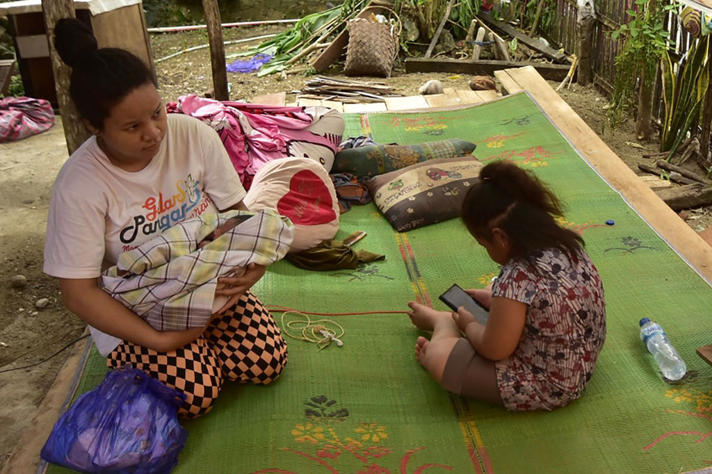 Meski diliputi perasaan cemas dan ketakutan pascagempa kuat yang mengguncang Mamuju-Majene pada Jumat, 15 Januari 2021 lalu tersebut, ibu sang bayi, Armila mengaku merasa lega dan bahagia usai melahirkan anak keduanya dangan sehat dan selamat. 