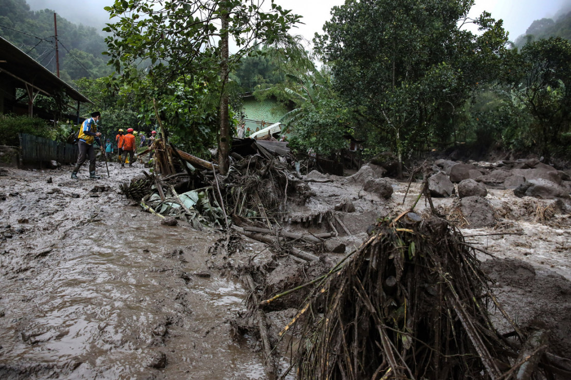 Potret Kerusakan Akibat Banjir Bandang di Cisarua Bogor  Medcom.id