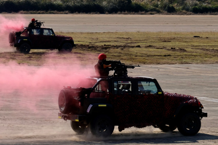 Presiden Taiwan Tsai Ing-wen terus meningkatkan pertahanan dengan membeli senjata dari AS senilai miliaran dolar. Taiwan telah membeli jet tempur F-16, rudal, roket, serta drone bersenjata.