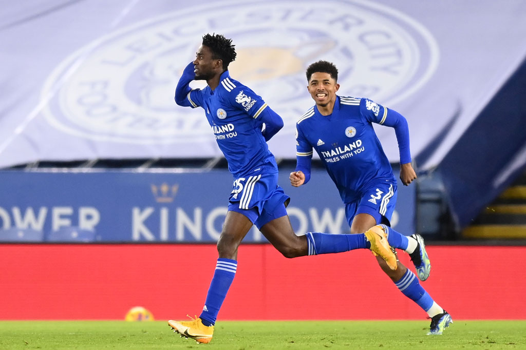 Wilfred Ndidi melakukan selebrasi usai menjebol gawang Chelsea yang dikawal Eduard Mendy.