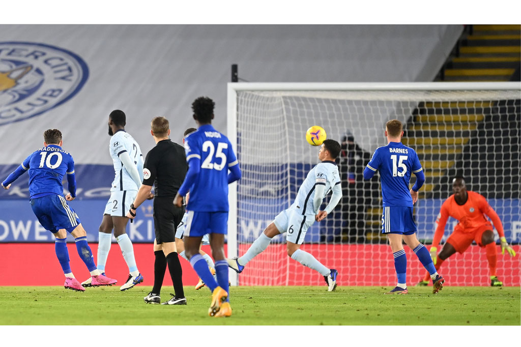 Pada menit ke-41 tim asuhan Frank Lampard tertinggal 0-2. Gol berawal saat pertahanan Chelsea gagal menghalau bola lambung dari Marc Albrighton yang jatuh ke kaki James Maddison yang langsung melakukan tembakan keras dan tak bisa dihalau oleh Mendy. Skor 2-0 bertahan hingga jeda.