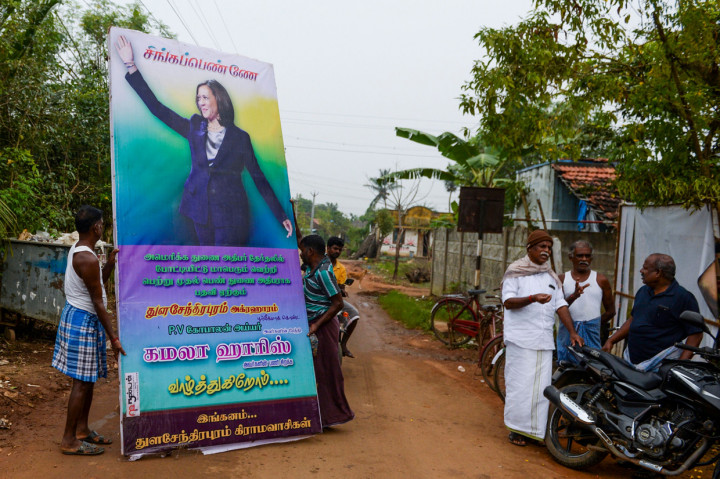 Suasana penuh gembira terasa di sebuah desa kecil di India menyambut pelantikan Wakil Presiden Amerika Serikat (AS) terpilih Kamala Harris.